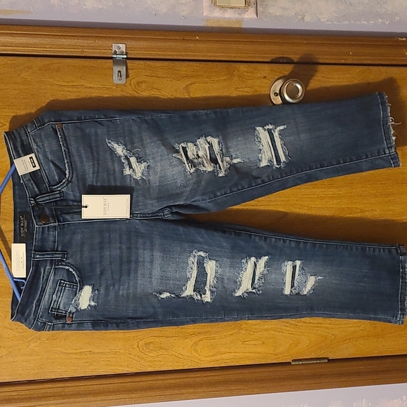 Capris - Picture 1 of 4